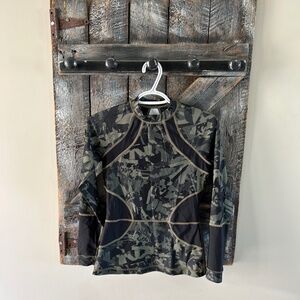 Women's Lululemon Long Sleeve Compression Top Green & Black Camouflage Print
